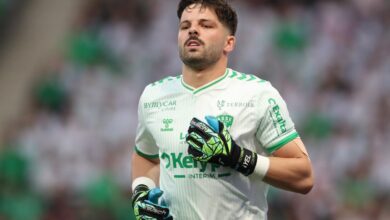 ASSE : Larsonneur en gros danger, son successeur semble déjà identifié en coulisse Photo of ASSE : Larsonneur en gros danger, son successeur semble déjà identifié en coulisse