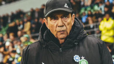 ASSE : L'hommage très émouvant des Verts après le décès de Jean-Louis Gasset révèle l'impact profond du légendaire entraîneur Photo of ASSE : L’hommage très émouvant des Verts après le décès de Jean-Louis Gasset révèle l’impact profond du légendaire entraîneur