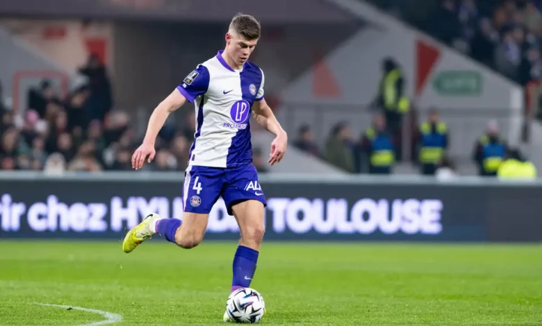 OM : Une concurrence féroce pour Cresswell refroidit finalement les ardeurs marseillaises | Mediasportif