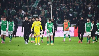 Photo of ASSE : Un autre défenseur quitte les Verts après Batubinsika, révélant une crise défensive majeure