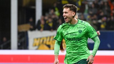 Photo of ASSE : Les maillots du 3-0 s&rsquo;envolent aux enchères, Stassin atteint mille neuf cent cinquante euros