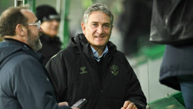 Photo of ASSE : Philippe Montanier brise enfin le silence sur la rude compétition en défense centrale