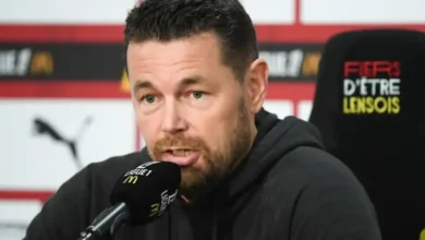 Photo of Mercato Lens : Pierre Sage répond froidement sur le départ avorté d&rsquo;un joueur