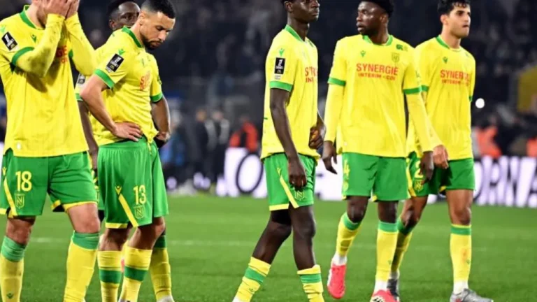 Mercato : l'IA prédit le futur onze du FC Nantes pour la Ligue 2 | Mediasportif