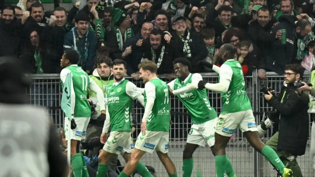 Mercato ASSE : un cadre des Verts confirme qu’il reste en L2 et réclame des renforts | Mediasportif