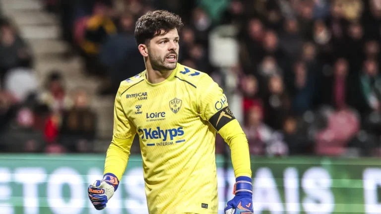 Mercato - AS Saint-Étienne : les Ultras rejettent Larsonneur et Gazidis pourrait s'en séparer | Mediasportif