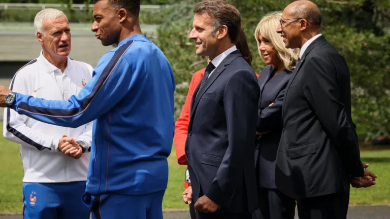 Emmanuel Macron met la pression sur l'équipe de France avant le début de la Coupe du monde | Mediasportif