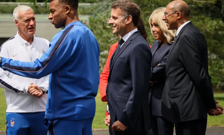 Emmanuel Macron met la pression sur l'équipe de France avant le début de la Coupe du monde | Mediasportif